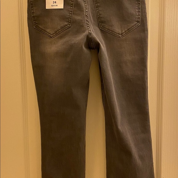 Forever 21 jeans, gray skinny fit, stretchy SIZE 24 NWTs 4 button high waist - Picture 3 of 5